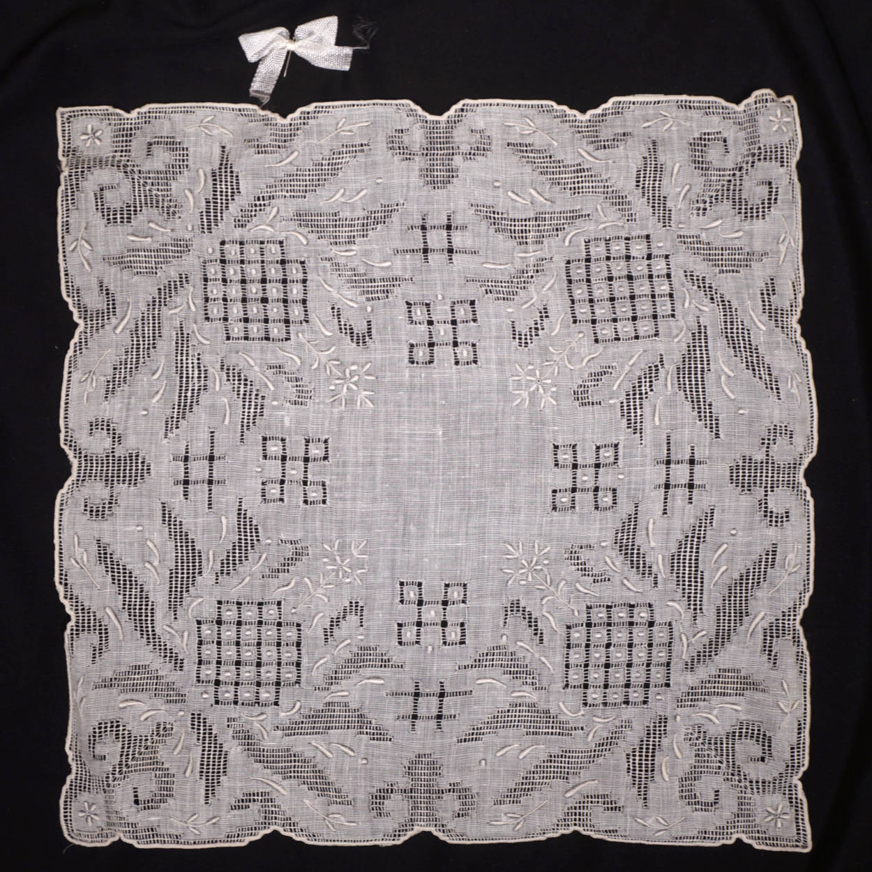 Vintage Bridal Handkerchief Embroidered Linen Wedding Hankie with Pull Work - Poppy's Vintage Clothing