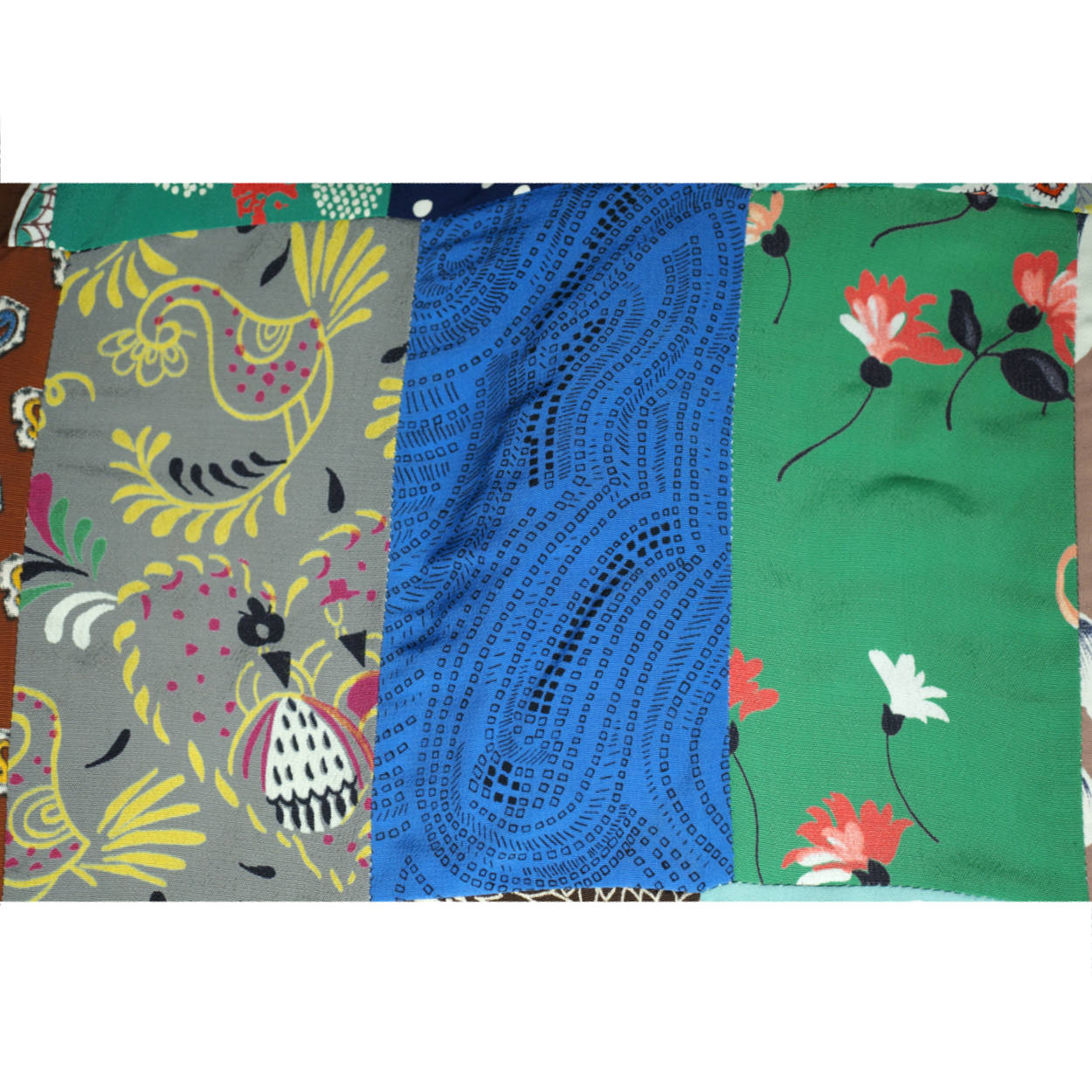 Vintage Quilt Top 1930s 40s Printed Rayon Dress Fabric 198 Pieces 62” x 75” - Poppy's Vintage Clothing