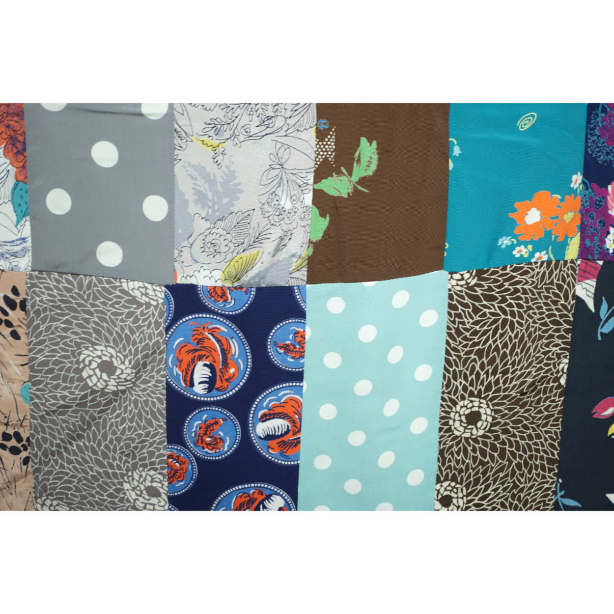 Vintage Quilt Top 1930s 40s Printed Rayon Dress Fabric 198 Pieces 62” x 75” - Poppy's Vintage Clothing