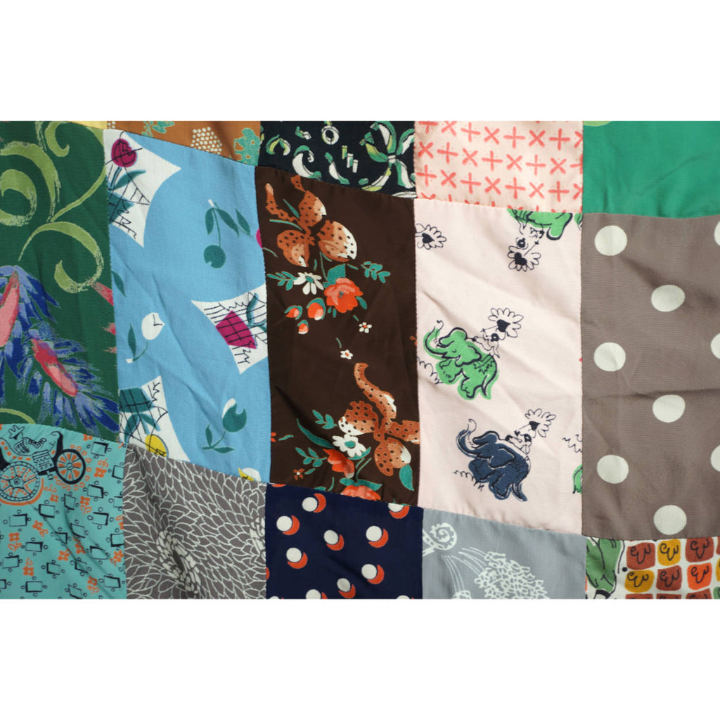 Vintage Quilt Top 1930s 40s Printed Rayon Dress Fabric 198 Pieces 62” x 75” - Poppy's Vintage Clothing