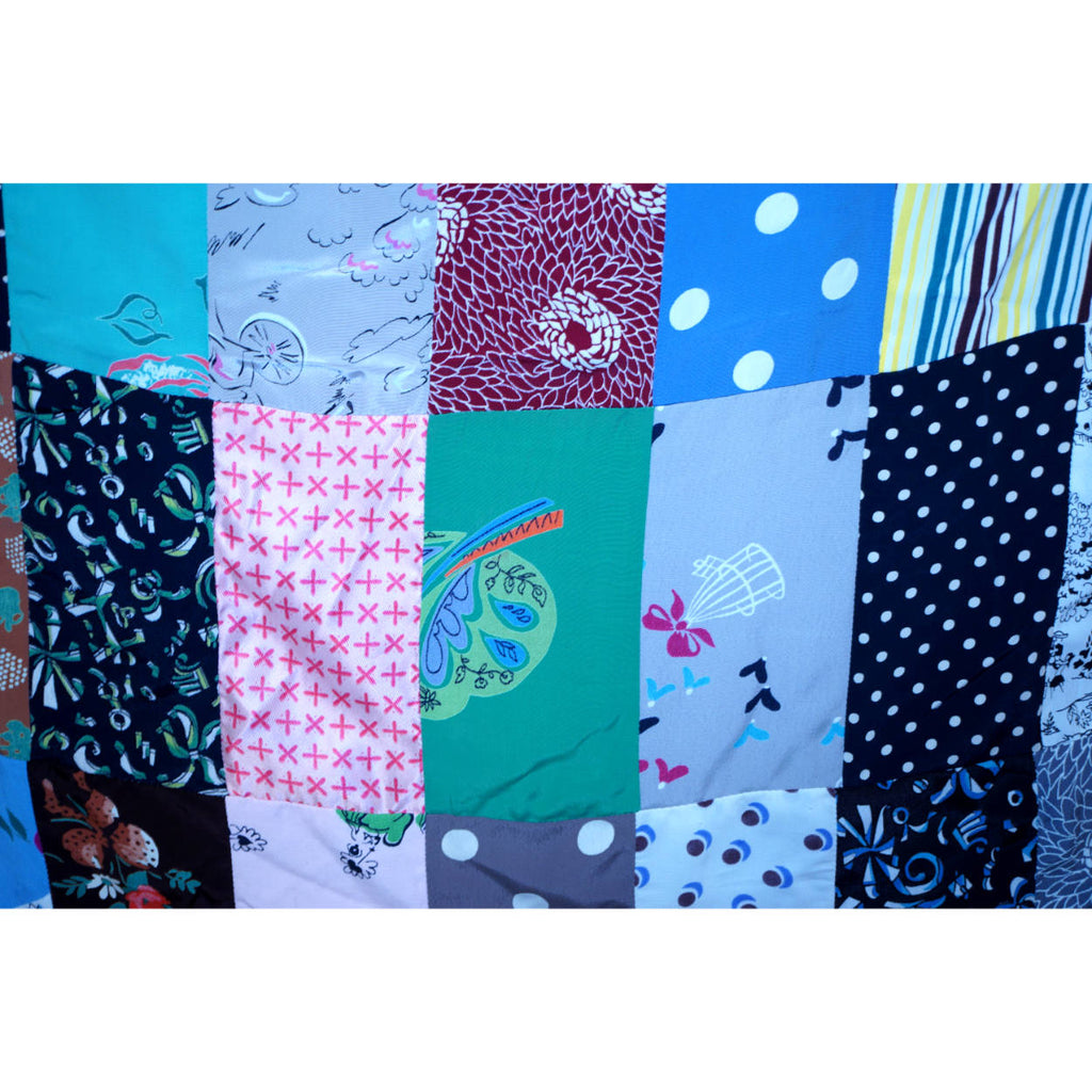 Vintage Quilt Top 1930s 40s Printed Rayon Dress Fabric 198 Pieces 62” x 75” - Poppy's Vintage Clothing