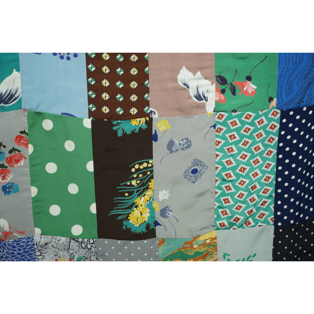 Vintage Quilt Top 1930s 40s Printed Rayon Dress Fabric 198 Pieces 62” x 75” - Poppy's Vintage Clothing