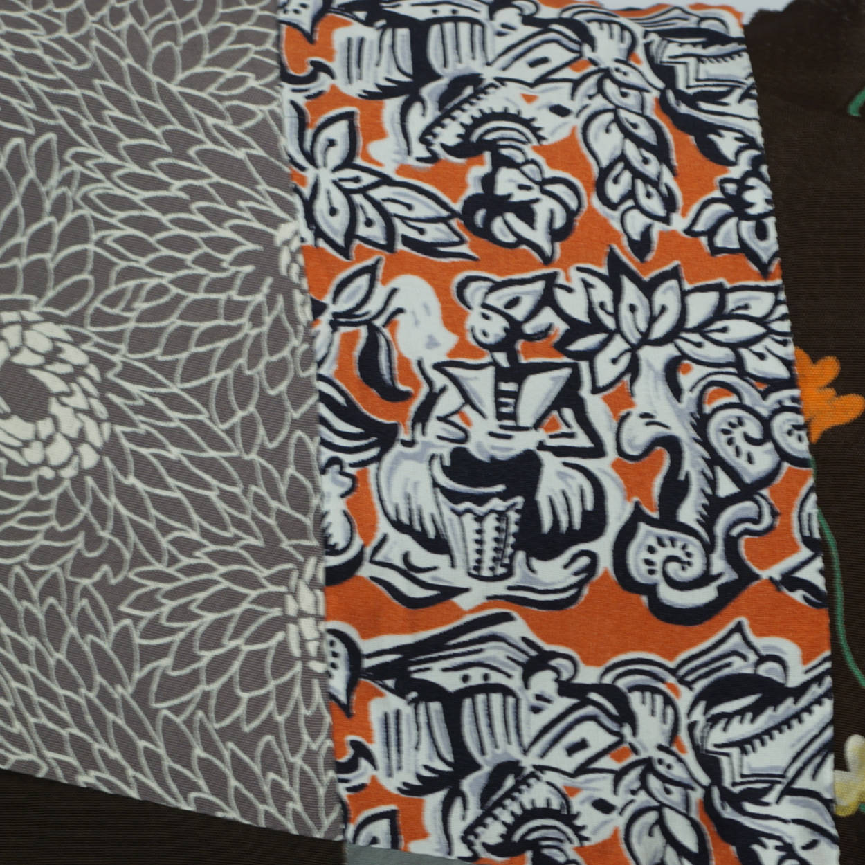 Vintage Quilt Top 1930s 40s Printed Rayon Dress Fabric 198 Pieces 62” x 75” - Poppy's Vintage Clothing