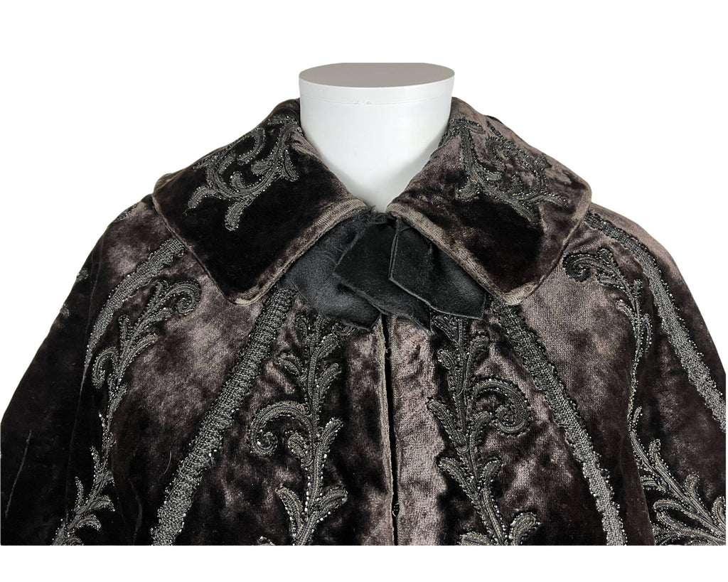 Antique Victorian Mantle Jet Beaded Black Velvet Short Cape